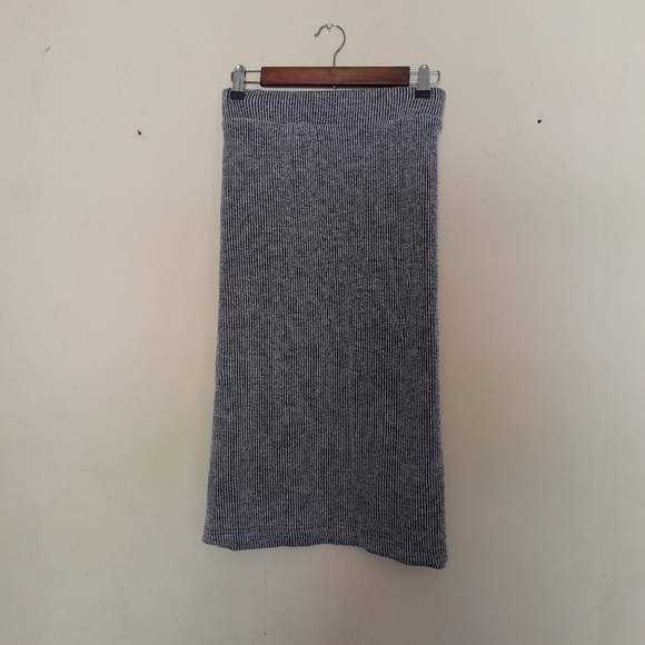 Time and Tru 2pc Black and White Sweater and Skirt Set Size XL - Picture 16 of 16